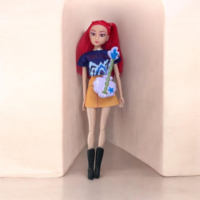 Alternative view of Mira, k-POP DEMON HUNTERS, fashion happy dolls με κιθαρα