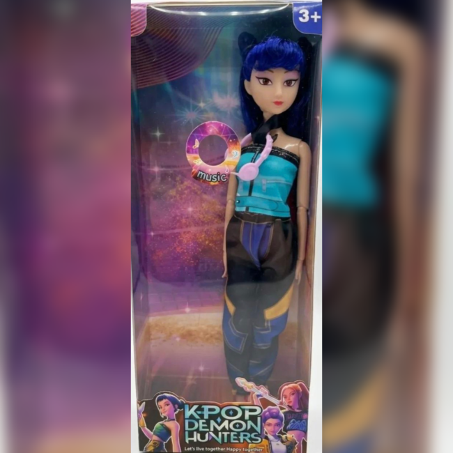 Zoey, k-POP DEMON HUNTERS, fashion happy dolls με ακουστικά